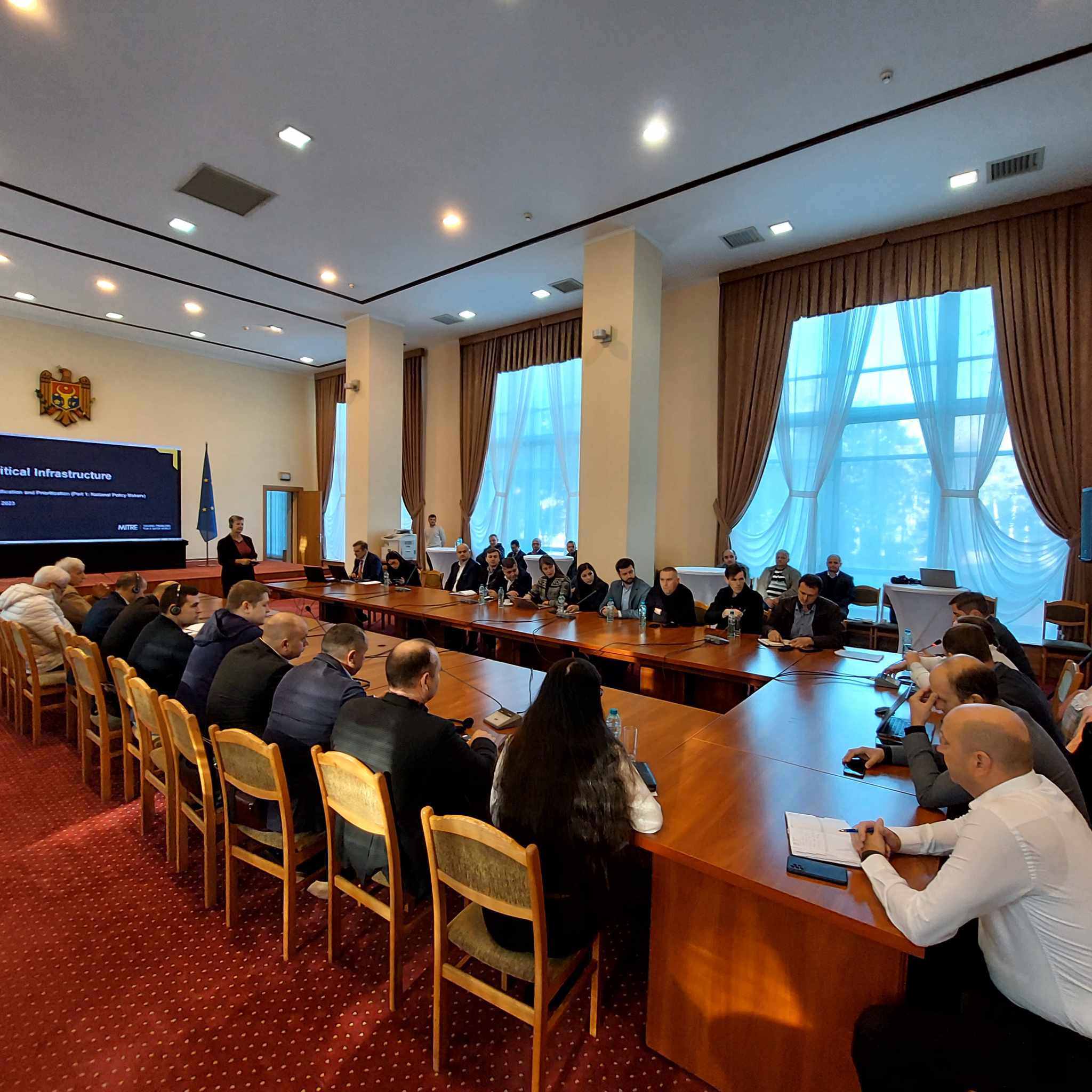 Dialog strategic între sectorul public și privat  