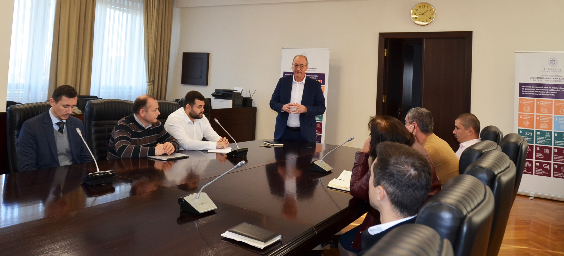 Dialog deschis între sectorul public și privat  