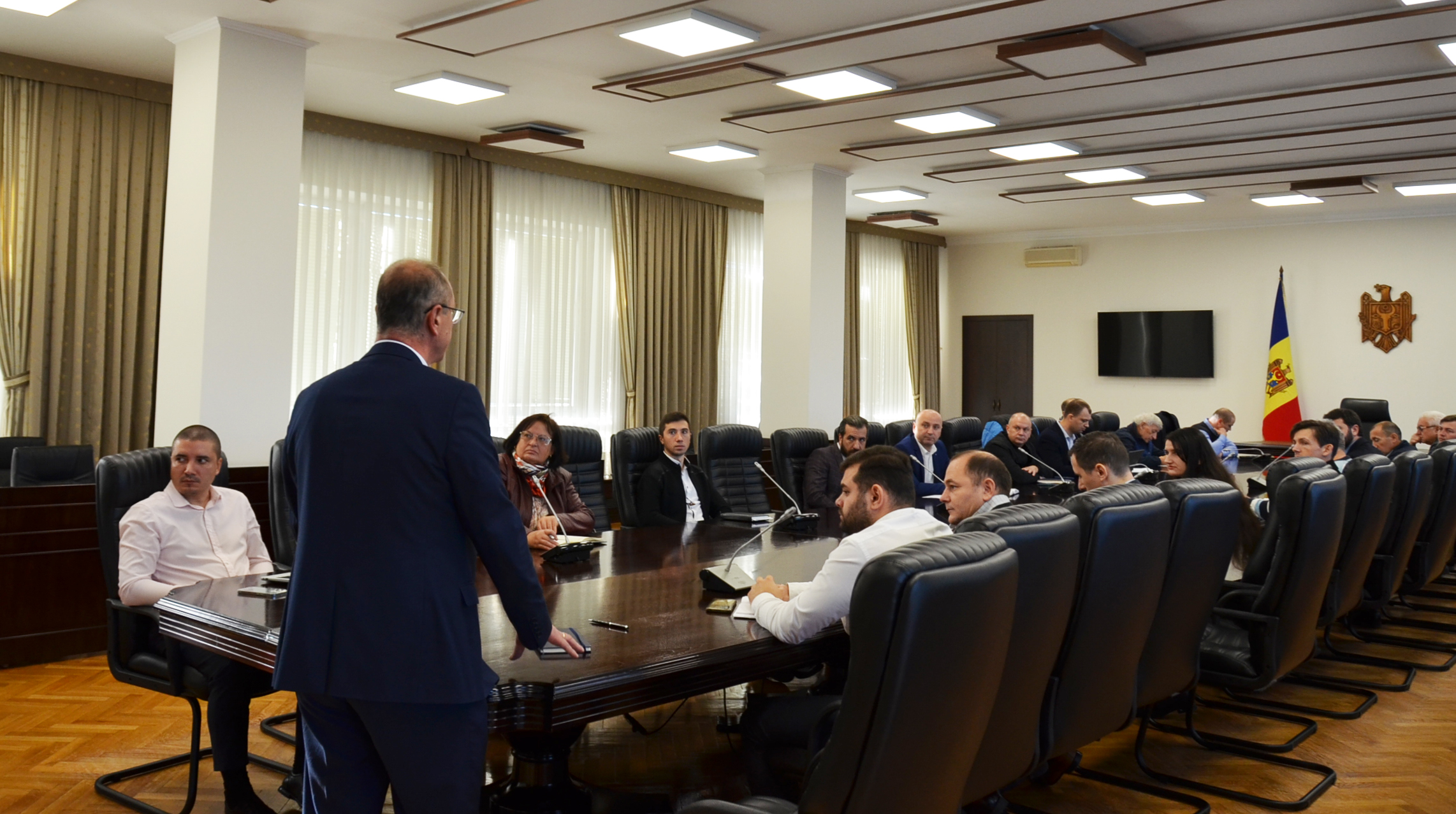 Dialog deschis între sectorul public și privat  