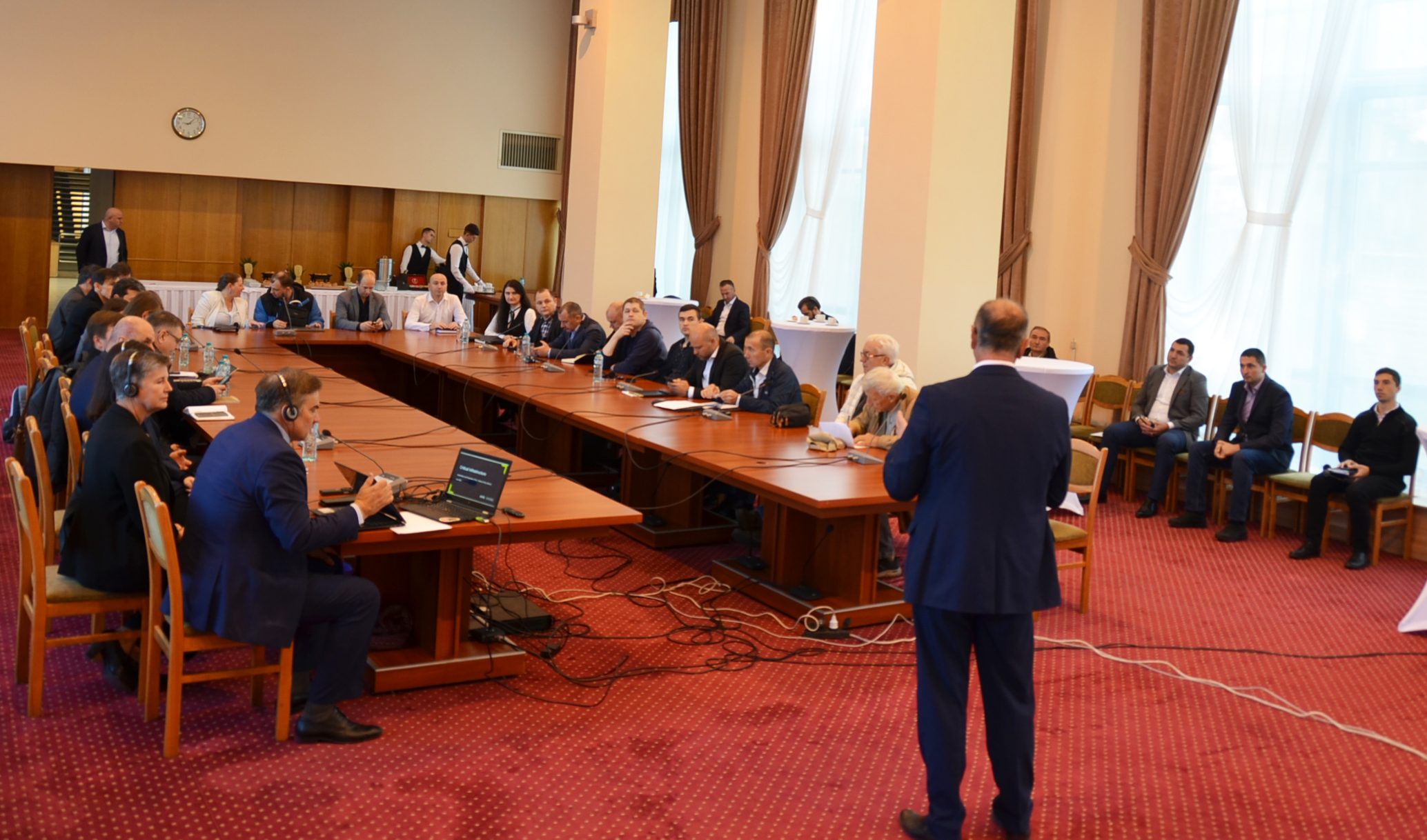 Dialog strategic între sectorul public și privat  