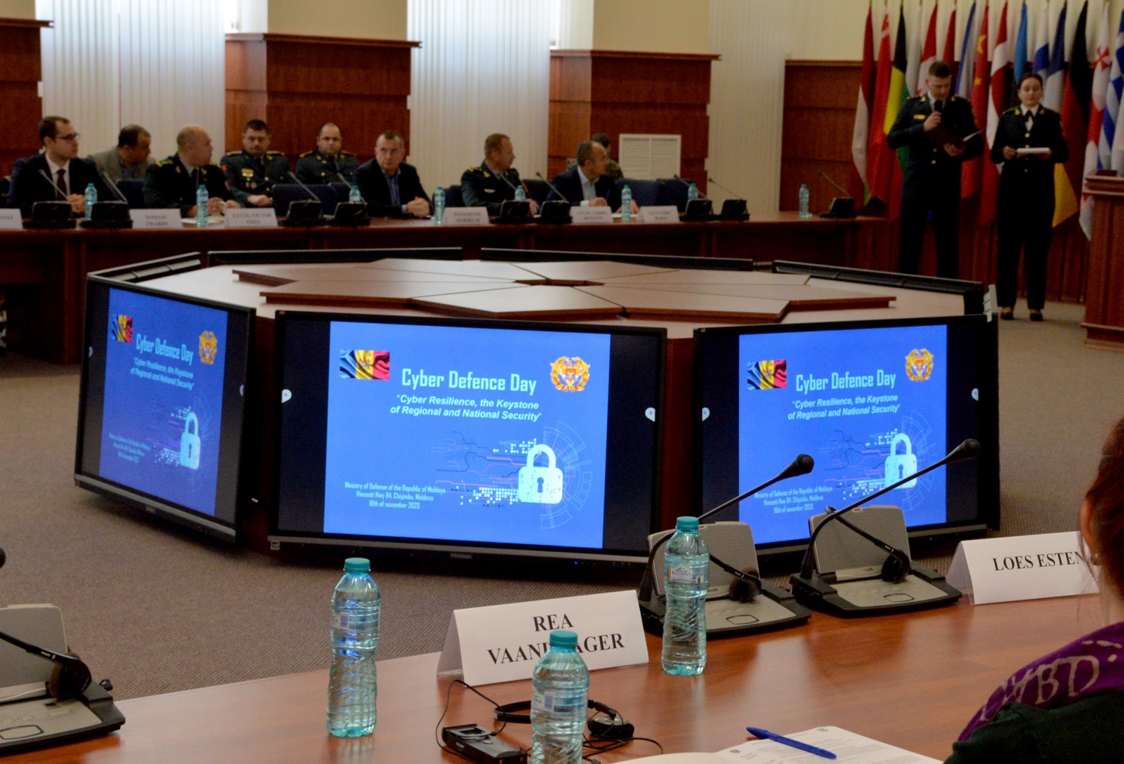 Conferință la Ministerul Apărării