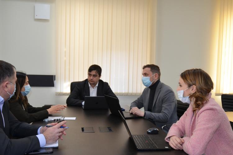 Întrevedrea cu Asistentul juridic, Atașatul pentru Investigații Cibernetice al Ambasadei Statelor Unite ale Americii în România, Yvonne Serrato