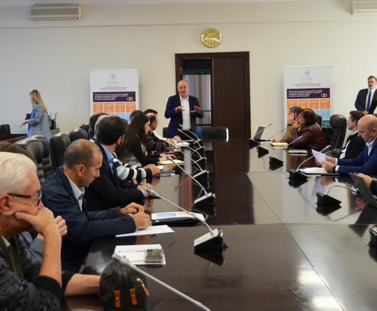 Dialog deschis între sectorul public și privat  